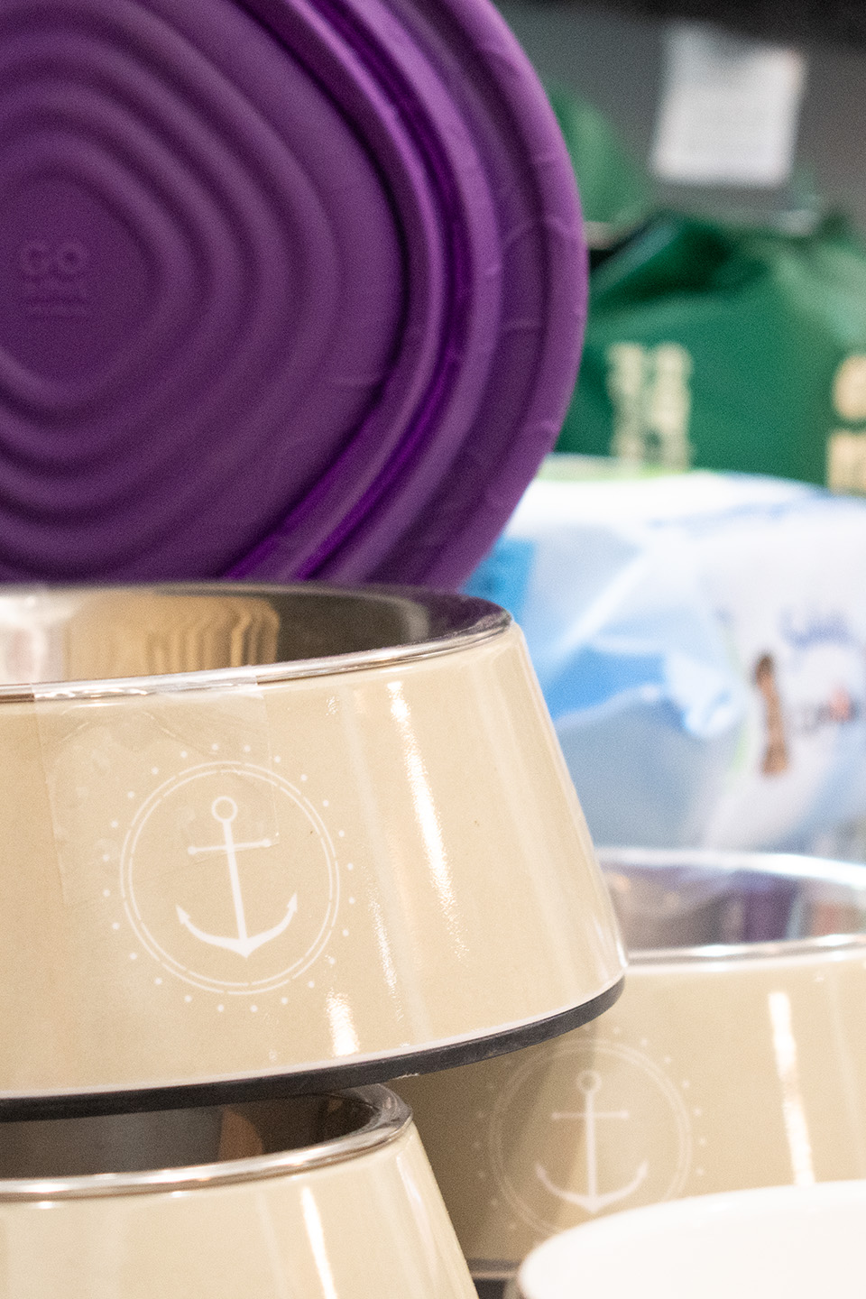 Etető és itatótálak, szőnyegek a Dogzillánál